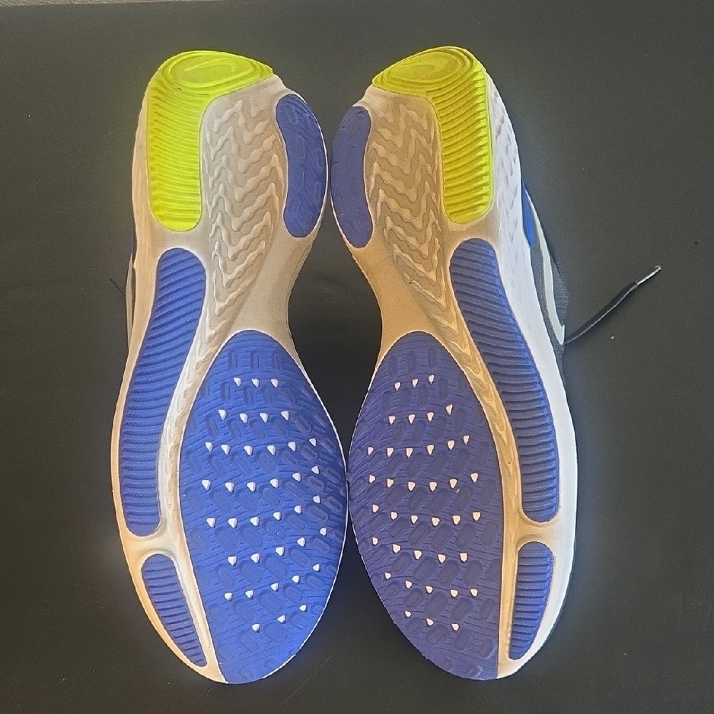 Nike Black and Blue Athletic Shoes - Picture 9 of 11